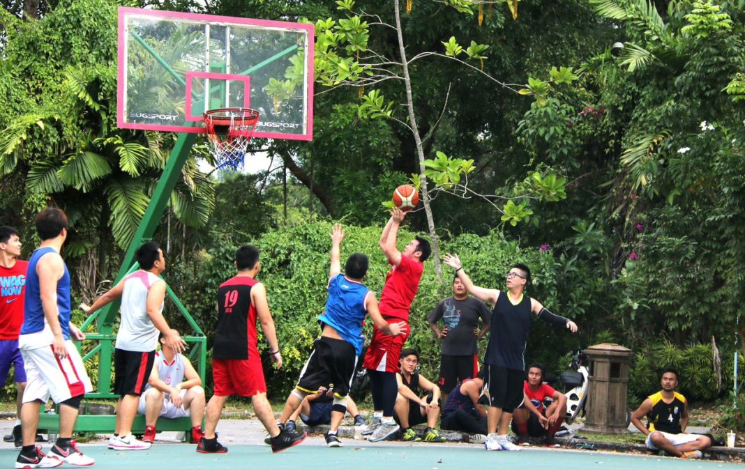 Kesejahteraan sosial sesuatu komuniti ditentukan oleh tiga aspek, iaitu pengurusan masalah sosial, pemenuhan keperluan hidup dan peluang mobiliti sosial dalam masyarakat. Kewujudan ketiga-tiga elemen kesejahteraan sosial ini akan menyediakan masyarakat dengan keadaan persekitaran yang selamat, kepuasan menyeluruh terhadap keperluan asas dan memaksimumkan peluang mobiliti sosial.