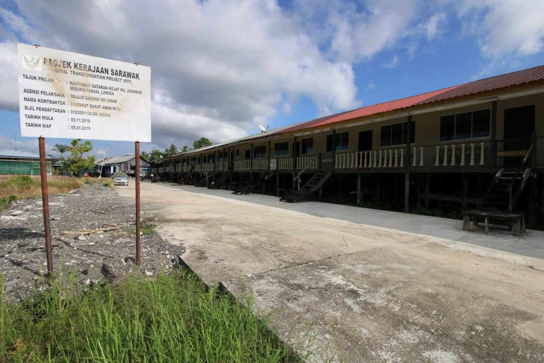 Sejak dilaksanakan pada tahun 2015, Projek Transformasi Luar Bandar (RTP) telah membawa perubahan besar kepada kehidupan rakyat, khususnya masyarakat luar bandar di Sarawak. Daripada jalan raya yang lebih selesa, dataran yang dinaik taraf, hinggalah kemudahan awam yang lebih baik membuktikan bahawa RTP telah menjadi pemangkin pembangunan yang benar-benar dirasai rakyat. Contohnya, projek menaiktaraf dataran di Rh. Johnson Seduku Panjai, Lingga, Sri Aman kini memberi manfaat besar kepada komuniti tempatan sebagai pusat perhimpunan, aktiviti sosial, dan juga acara keramaian. Inilah bukti usaha berterusan kerajaan untuk memastikan setiap kampung dan rumah panjang tidak ketinggalan dalam arus pembangunan.